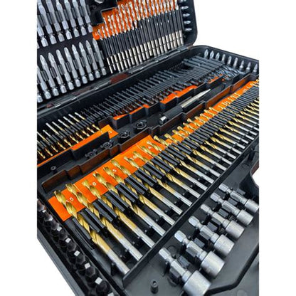 Set de 246 piezas, con brocas, dados y puntas. Lleva de obsequio un set de 5 brocas escalonadas en titanio.